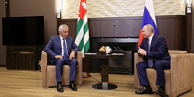 Cumhurbaşkanı Hacimba Soçi’de Rusya Devlet Başkanı Putin ile Görüştü