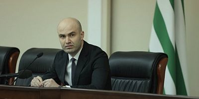 Yenilenen Abhazya Cumhuriyeti Parlamentosu Başkan ve Yardımcılarını Belirledi.